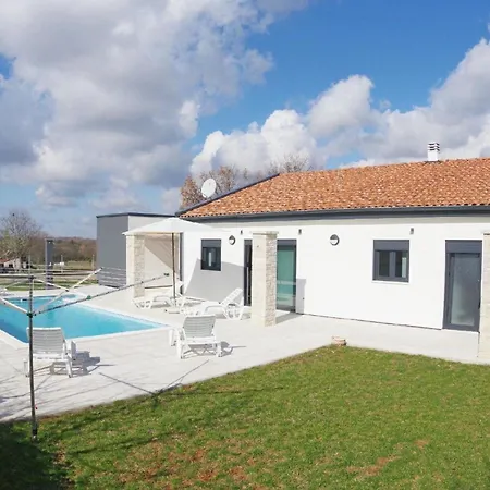 In Mit Privatem Pool Holiday home *
